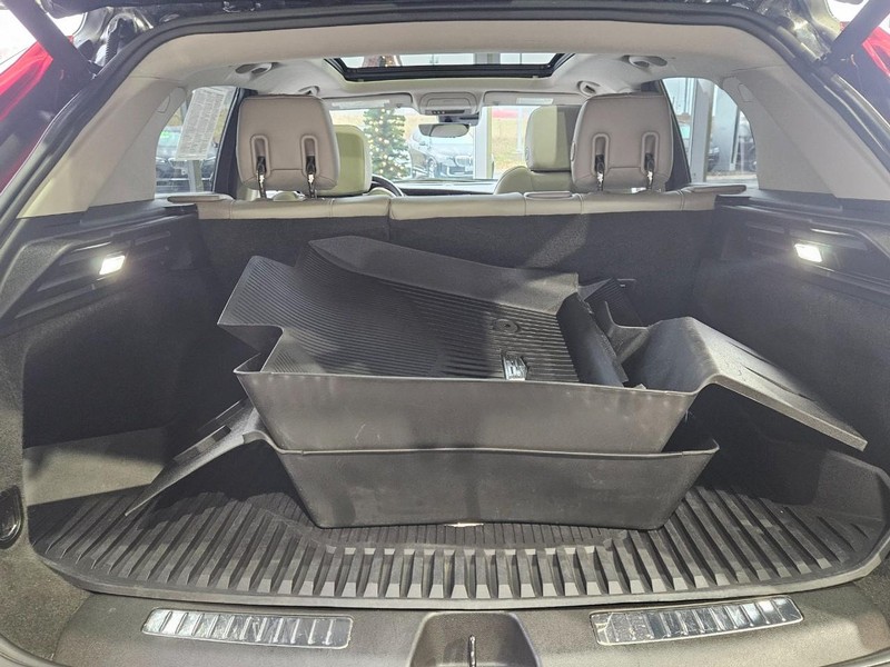 Cadillac XT4 Vehicle Full-screen Gallery Image 4