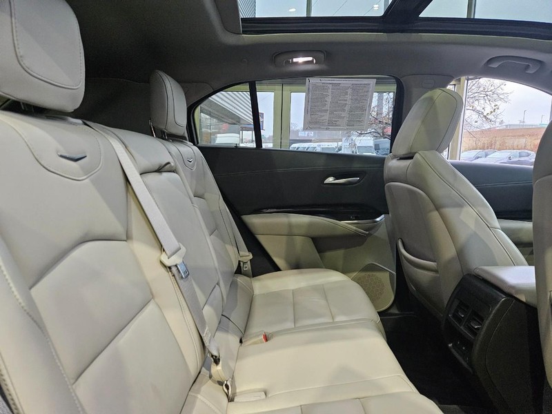 Cadillac XT4 Vehicle Full-screen Gallery Image 8