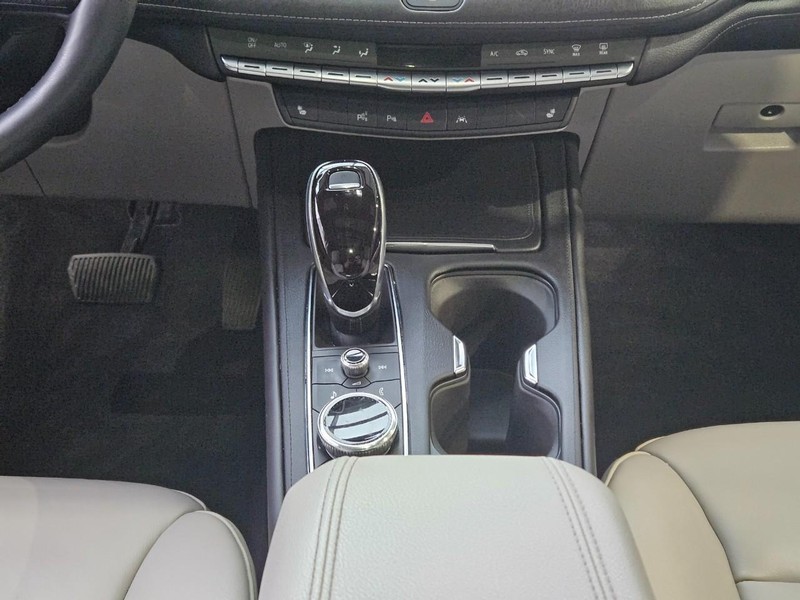 Cadillac XT4 Vehicle Full-screen Gallery Image 11