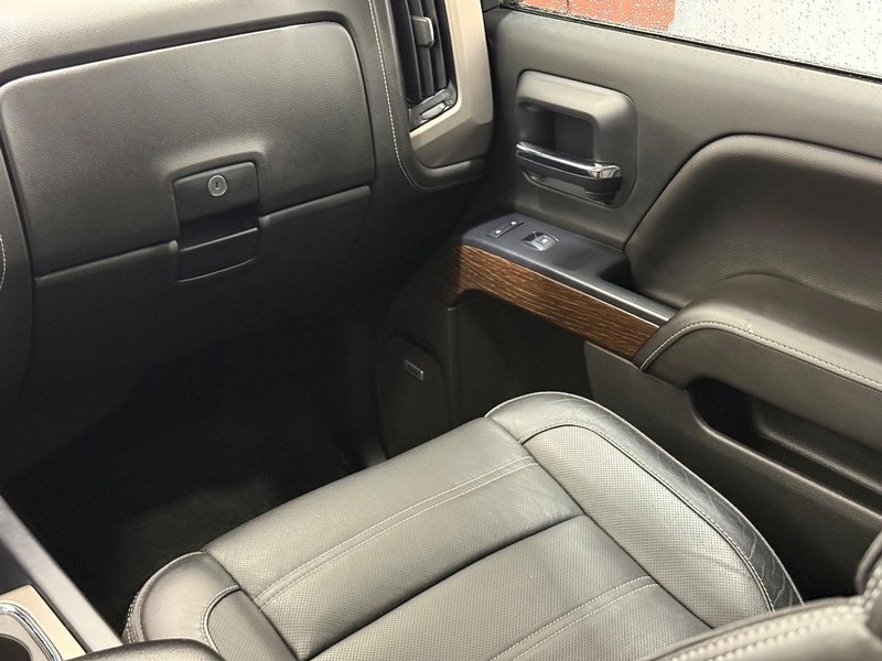 GMC Sierra 1500 Vehicle Full-screen Gallery Image 13