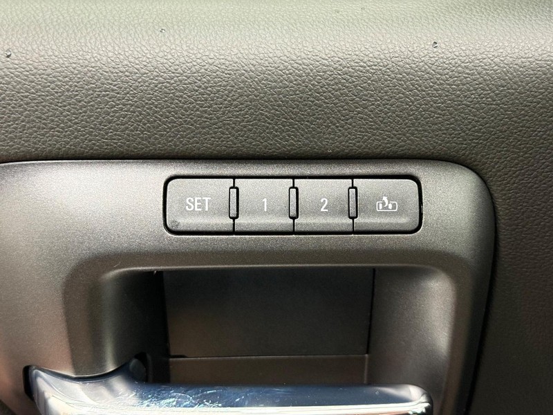 GMC Sierra 1500 Vehicle Full-screen Gallery Image 14