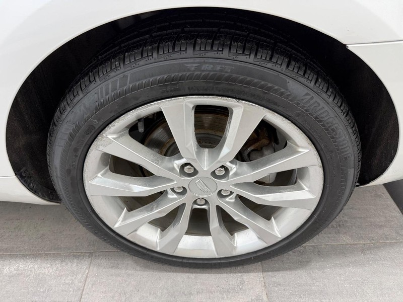 Cadillac XTS Vehicle Full-screen Gallery Image 05