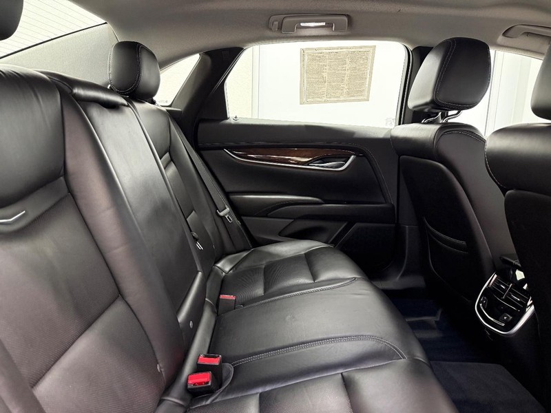 Cadillac XTS Vehicle Full-screen Gallery Image 08