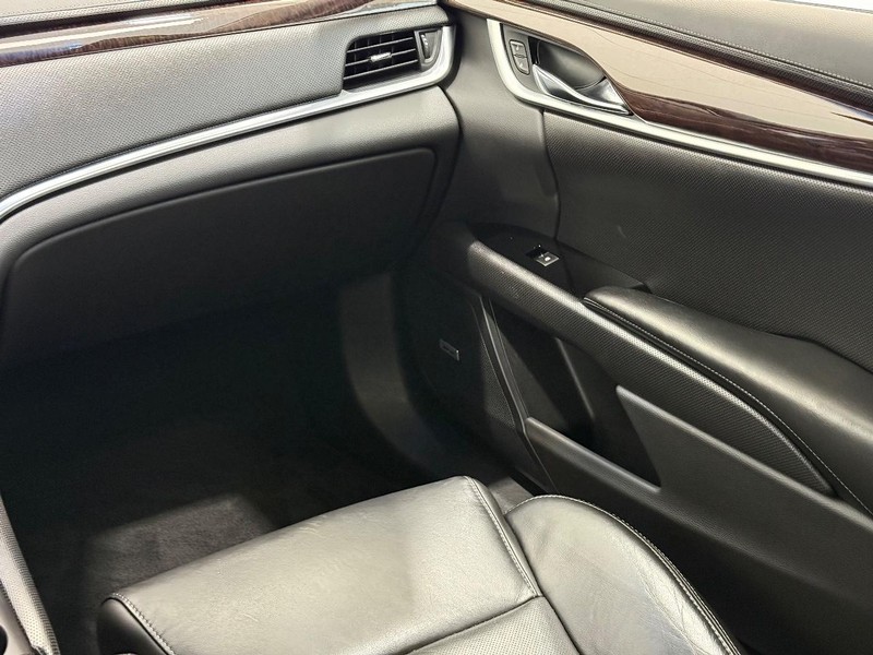 Cadillac XTS Vehicle Full-screen Gallery Image 13