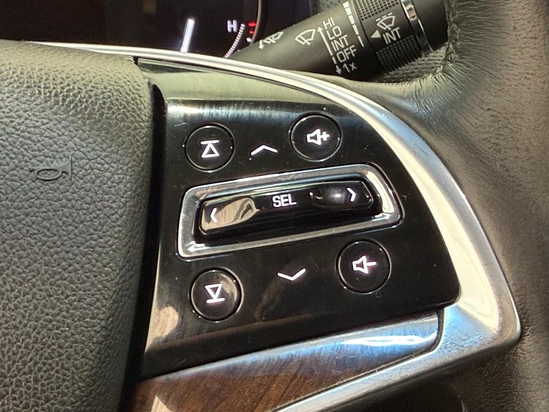 Cadillac XTS Vehicle Full-screen Gallery Image 16