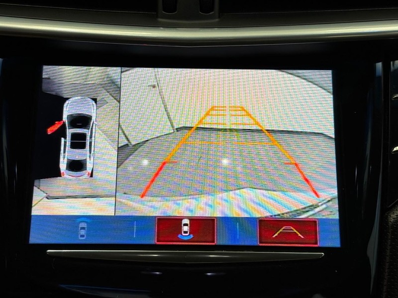 Cadillac XTS Vehicle Full-screen Gallery Image 18