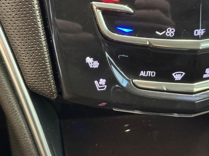 Cadillac XTS Vehicle Full-screen Gallery Image 19