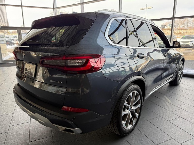 BMW X5 Vehicle Full-screen Gallery Image 2