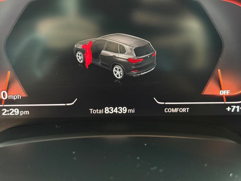 BMW X5 Vehicle Full-screen Gallery Image 18