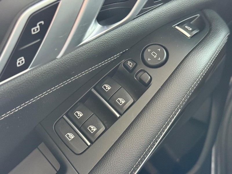 BMW X5 Vehicle Full-screen Gallery Image 20