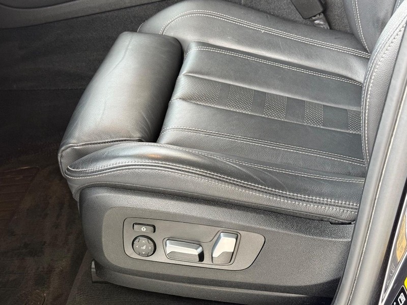 BMW X5 Vehicle Full-screen Gallery Image 21