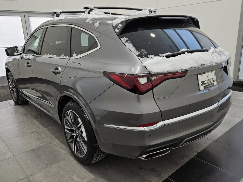 Acura MDX Vehicle Full-screen Gallery Image 4