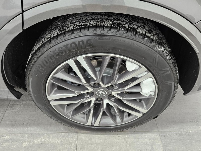 Acura MDX Vehicle Full-screen Gallery Image 5