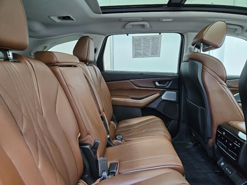 Acura MDX Vehicle Full-screen Gallery Image 8