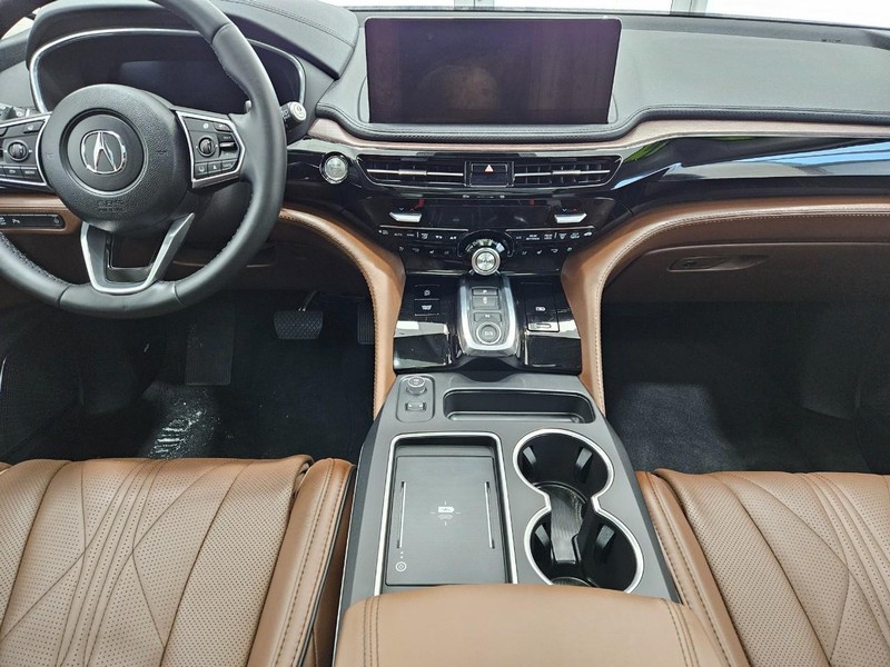 Acura MDX Vehicle Full-screen Gallery Image 9