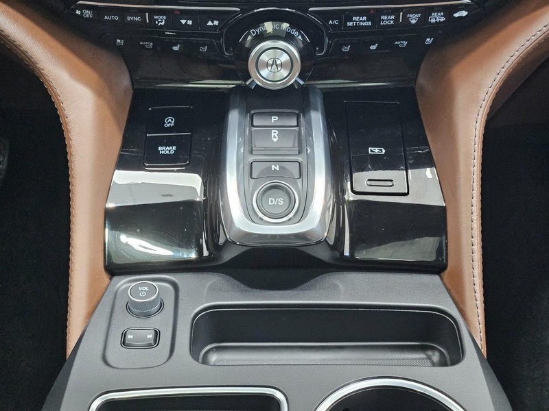Acura MDX Vehicle Full-screen Gallery Image 11