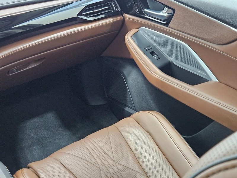 Acura MDX Vehicle Full-screen Gallery Image 13