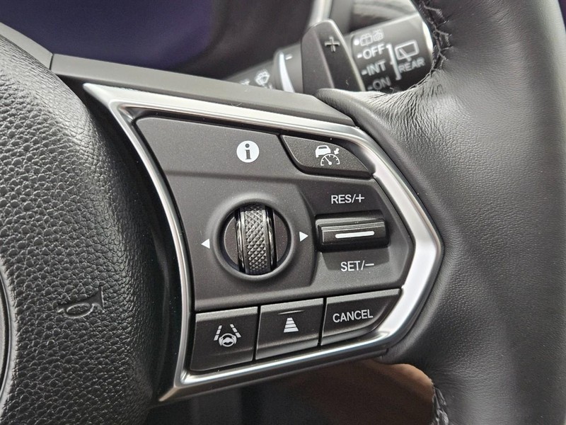 Acura MDX Vehicle Full-screen Gallery Image 16