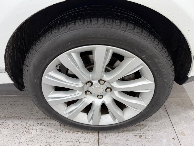 Land Rover Range Rover Vehicle Full-screen Gallery Image 5