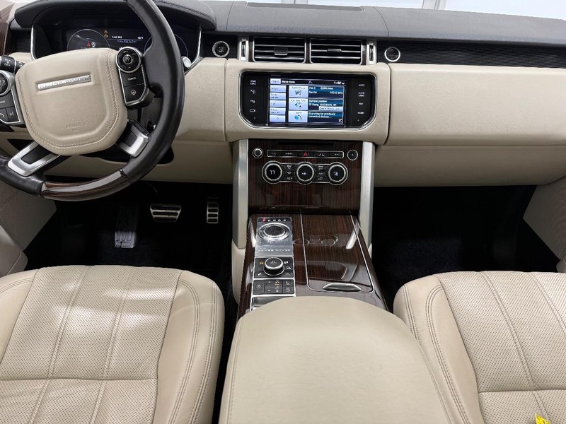 Land Rover Range Rover Vehicle Full-screen Gallery Image 9