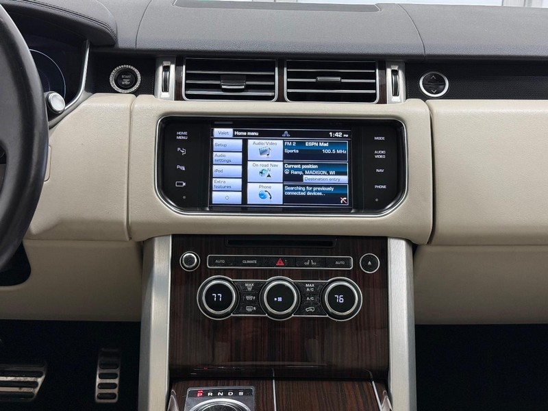 Land Rover Range Rover Vehicle Full-screen Gallery Image 10