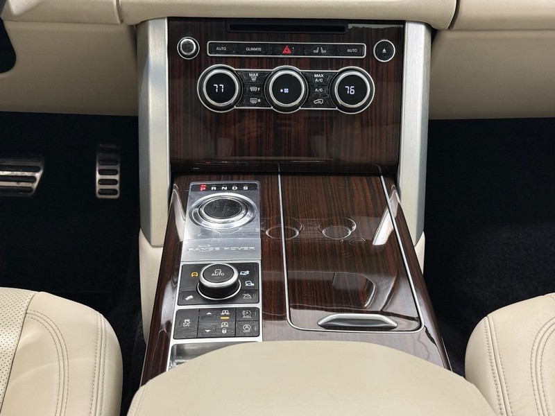 Land Rover Range Rover Vehicle Full-screen Gallery Image 11