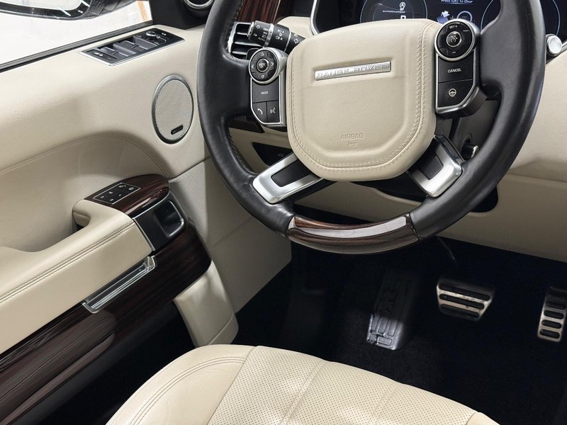 Land Rover Range Rover Vehicle Full-screen Gallery Image 12