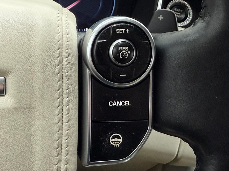 Land Rover Range Rover Vehicle Full-screen Gallery Image 16