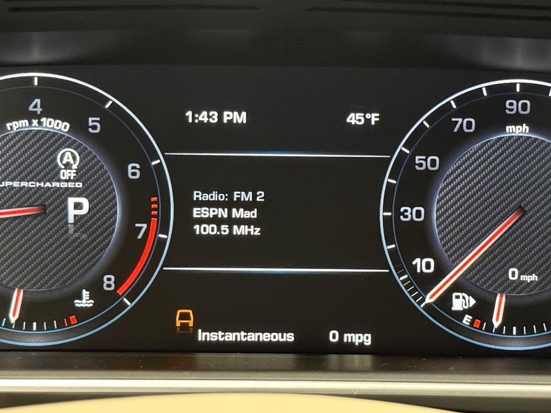 Land Rover Range Rover Vehicle Full-screen Gallery Image 17