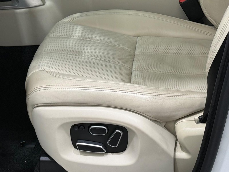 Land Rover Range Rover Vehicle Full-screen Gallery Image 20