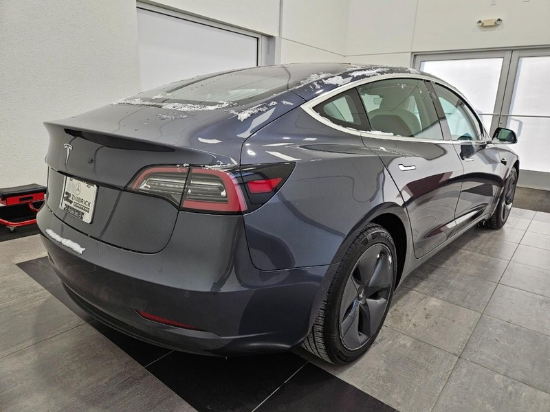 Tesla Model 3 Vehicle Full-screen Gallery Image 2