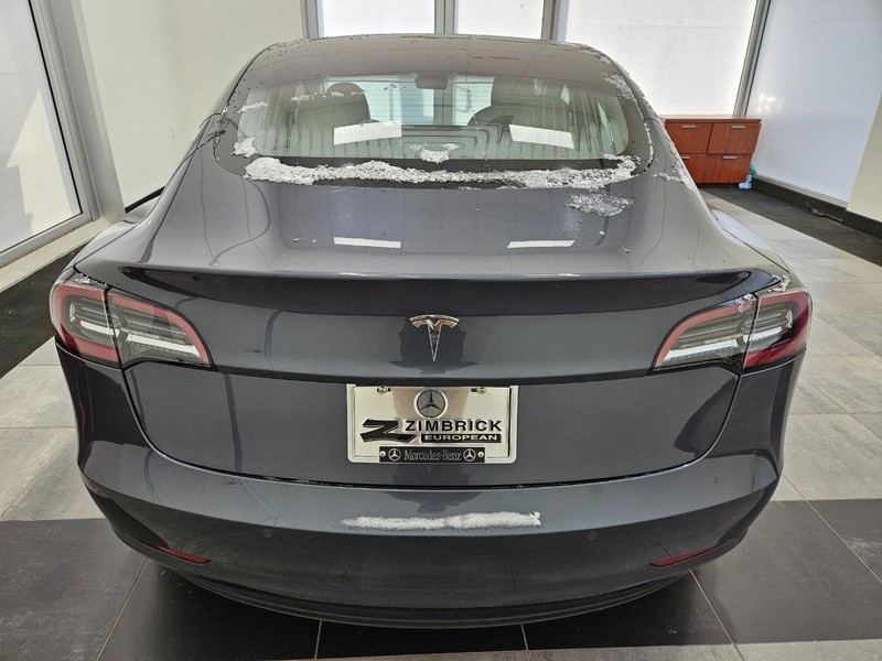 Tesla Model 3 Vehicle Full-screen Gallery Image 3