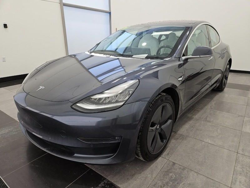 Tesla Model 3 Vehicle Full-screen Gallery Image 6