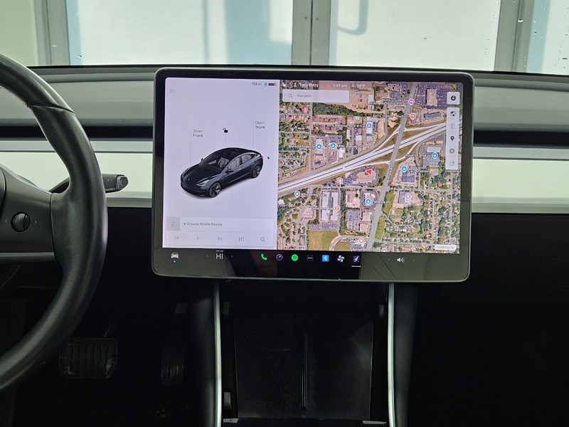 Tesla Model 3 Vehicle Full-screen Gallery Image 10