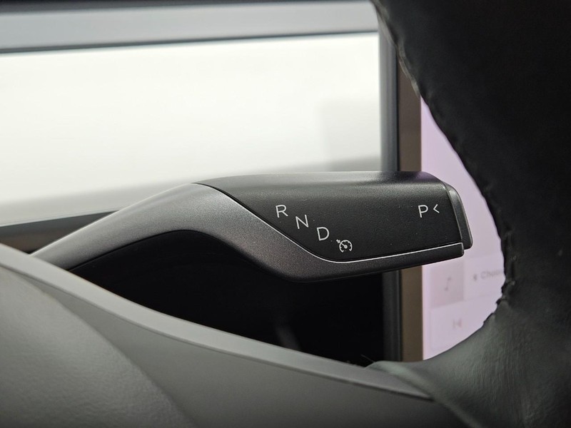 Tesla Model 3 Vehicle Full-screen Gallery Image 15