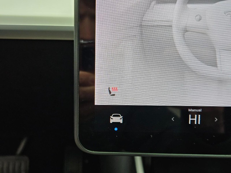 Tesla Model 3 Vehicle Full-screen Gallery Image 17