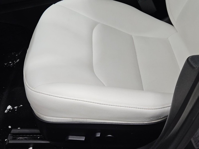 Tesla Model 3 Vehicle Full-screen Gallery Image 19