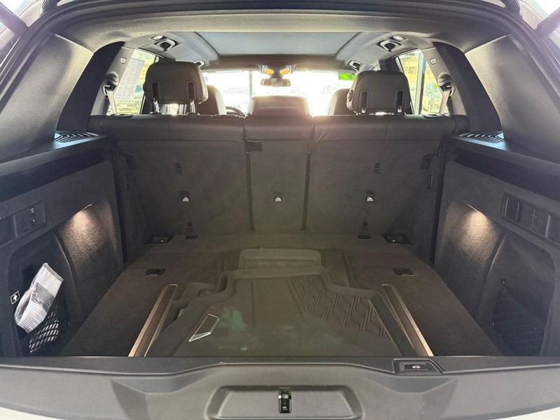 BMW X5 Vehicle Full-screen Gallery Image 4