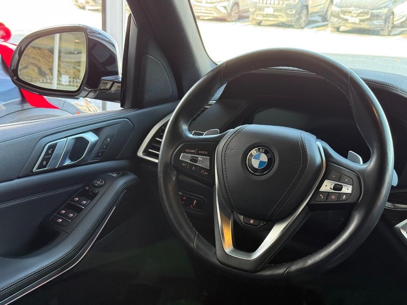 BMW X5 Vehicle Full-screen Gallery Image 12