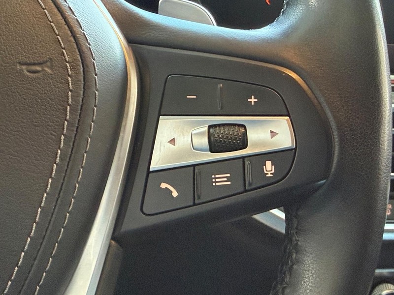 BMW X5 Vehicle Full-screen Gallery Image 16