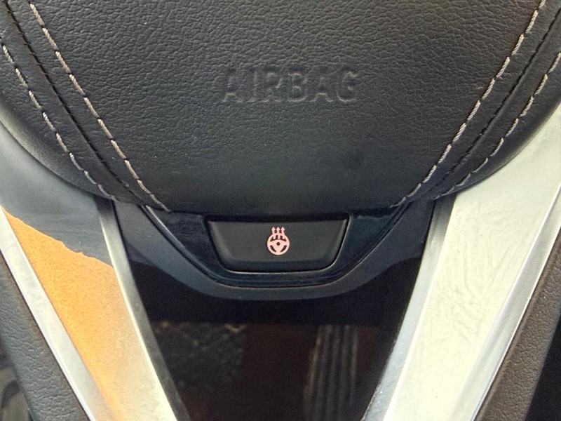 BMW X5 Vehicle Full-screen Gallery Image 17