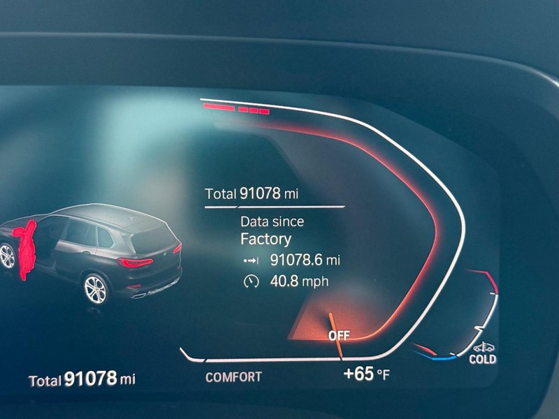 BMW X5 Vehicle Full-screen Gallery Image 18