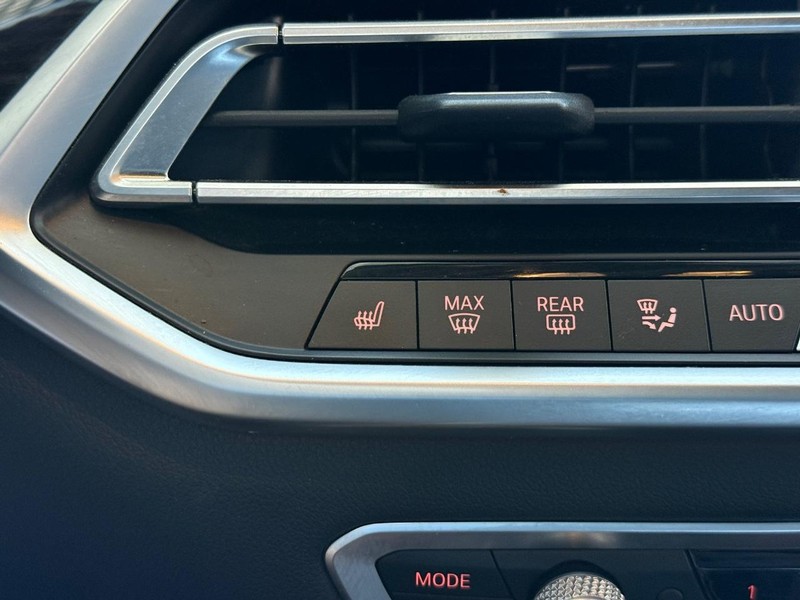 BMW X5 Vehicle Full-screen Gallery Image 19