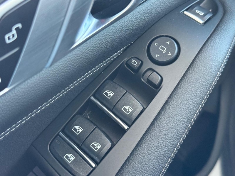 BMW X5 Vehicle Full-screen Gallery Image 21