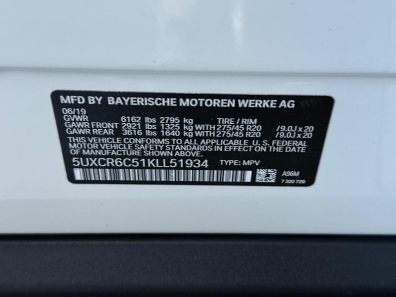 BMW X5 Vehicle Full-screen Gallery Image 23