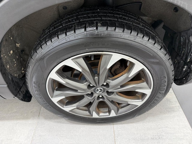 Mazda CX-5 Vehicle Full-screen Gallery Image 5