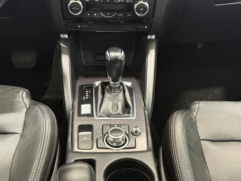 Mazda CX-5 Vehicle Full-screen Gallery Image 10