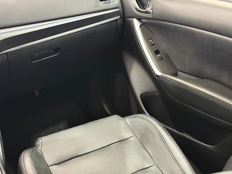 Mazda CX-5 Vehicle Full-screen Gallery Image 13