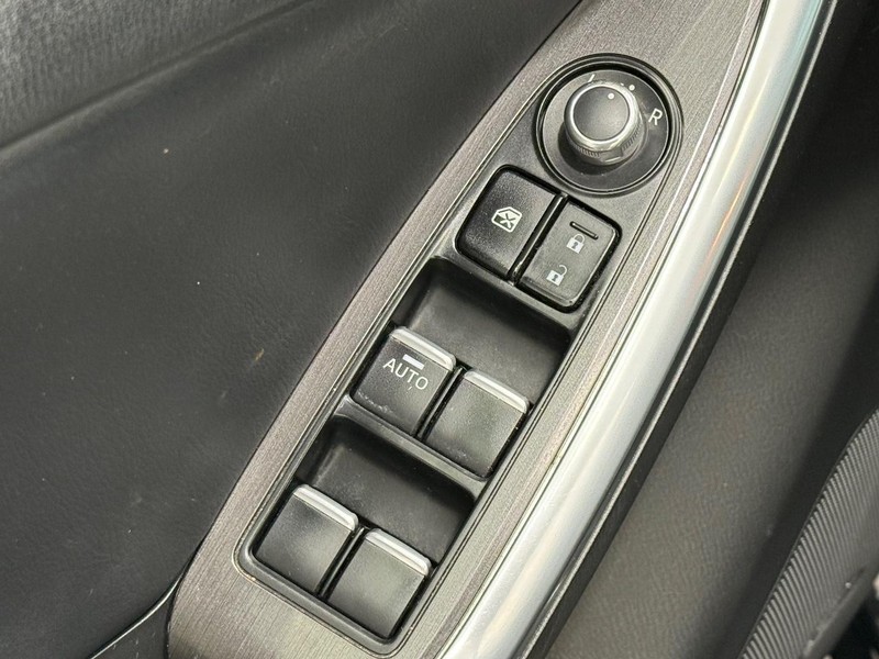 Mazda CX-5 Vehicle Full-screen Gallery Image 19