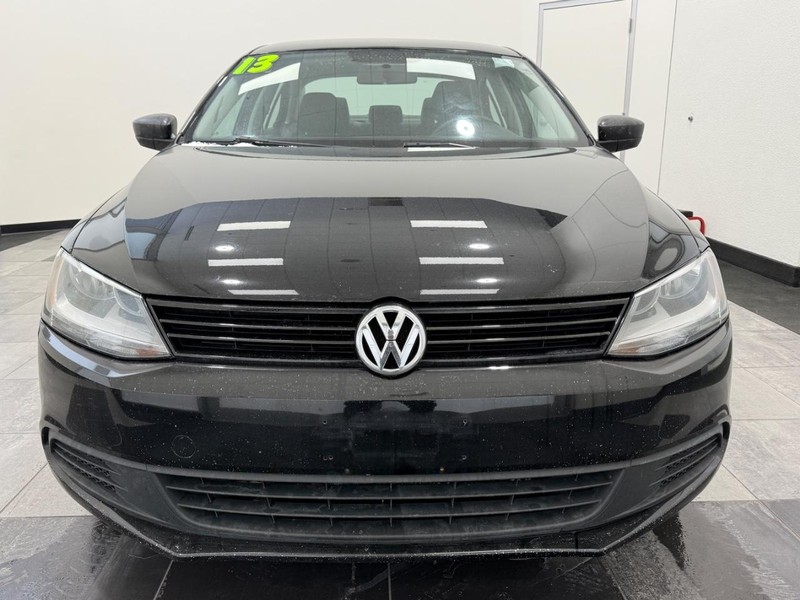 Volkswagen Jetta Sedan Vehicle Full-screen Gallery Image 6